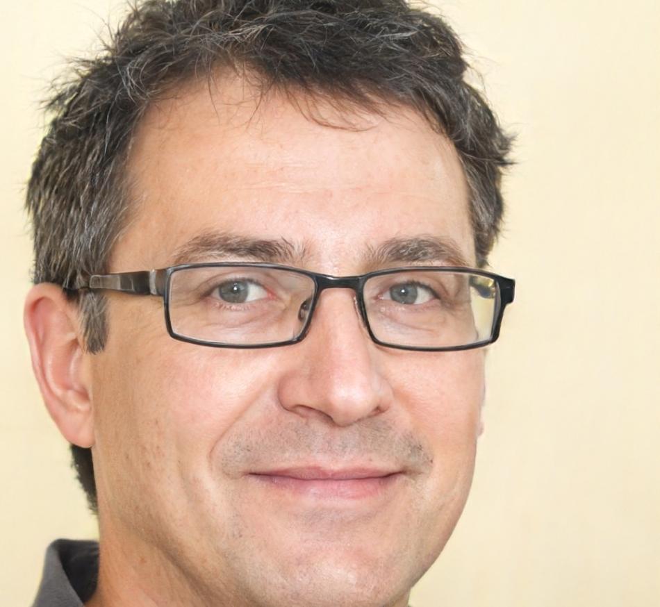 Client sharing experience with strategic communication services